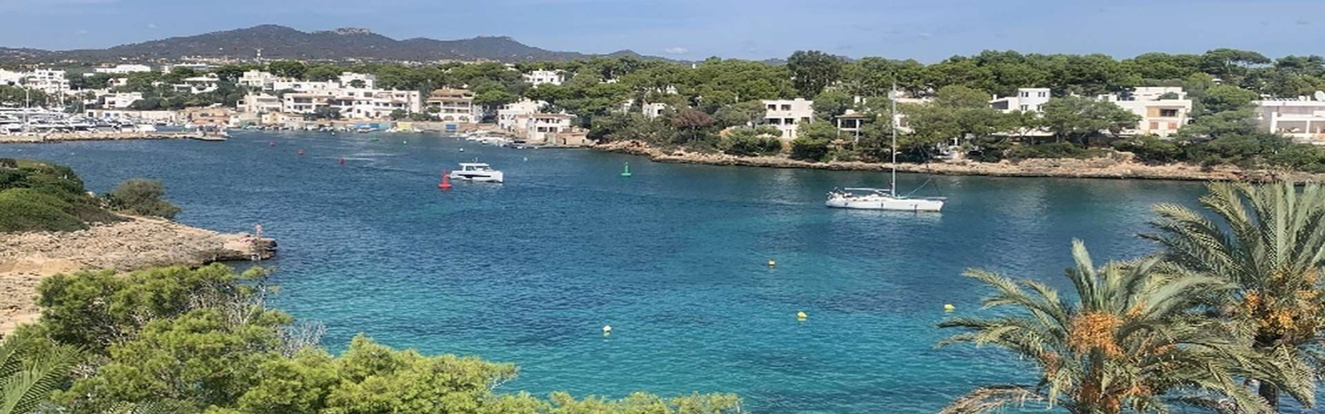 Chalet en primera línea con acceso a la playa y vistas al puerto en Cala d'Or